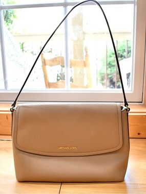 Michael Kors Ellis Medium Leather Crossbody Bag